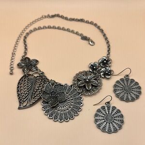 Elegant Silver Floral Necklace and Earring Set